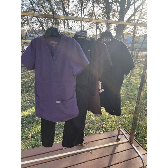 Greys Anatomy Scrubs 3 Top 1 Pants Size Medium Medical - Picture 1 of 13